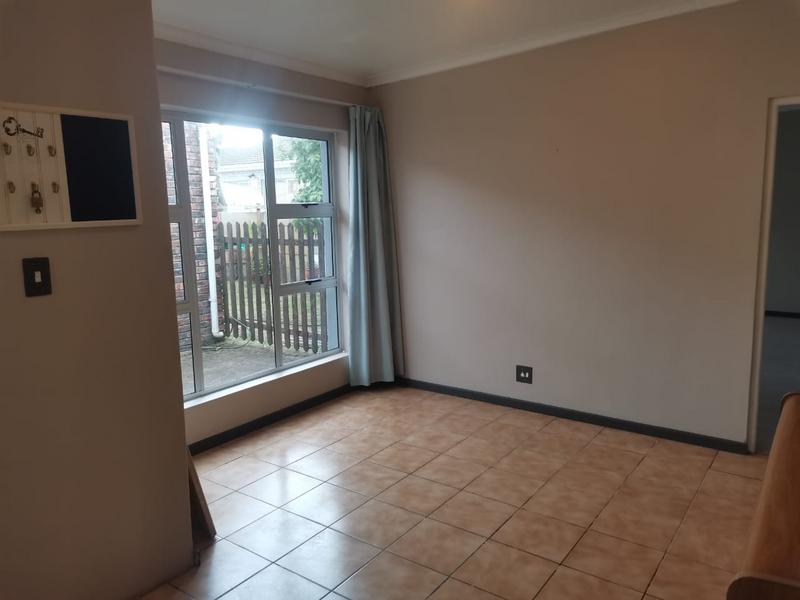 To Let 2 Bedroom Property for Rent in Zeekoevlei Western Cape